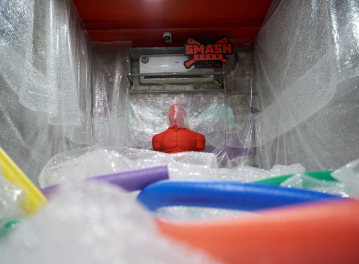 Enjoy The Ultimate Bubble Wrap Experience This Weekend At The Smash Room!